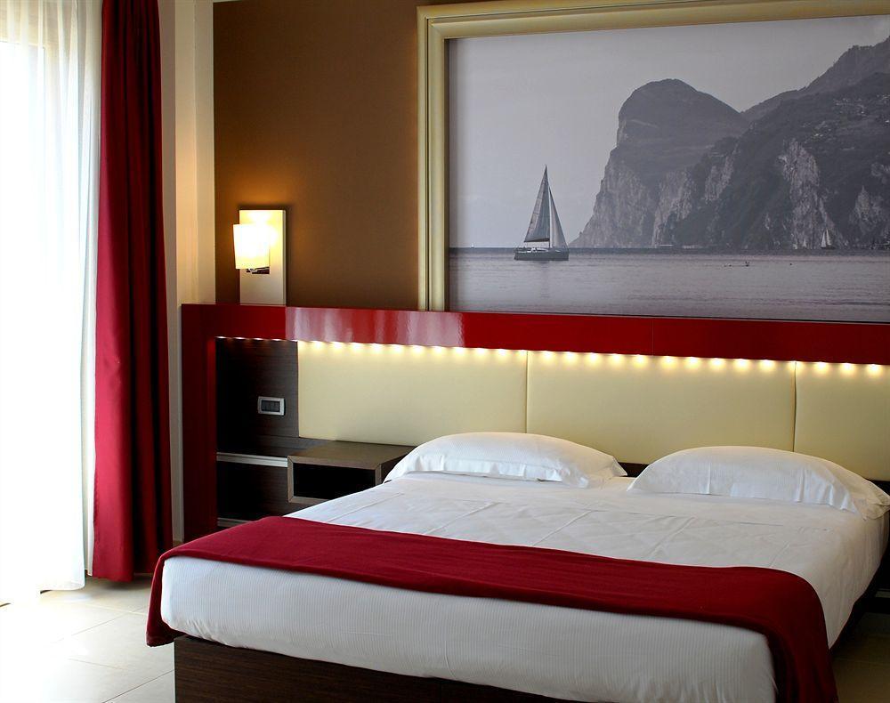 Kairos Garda Hotel Castelnuovo del Garda Ngoại thất bức ảnh