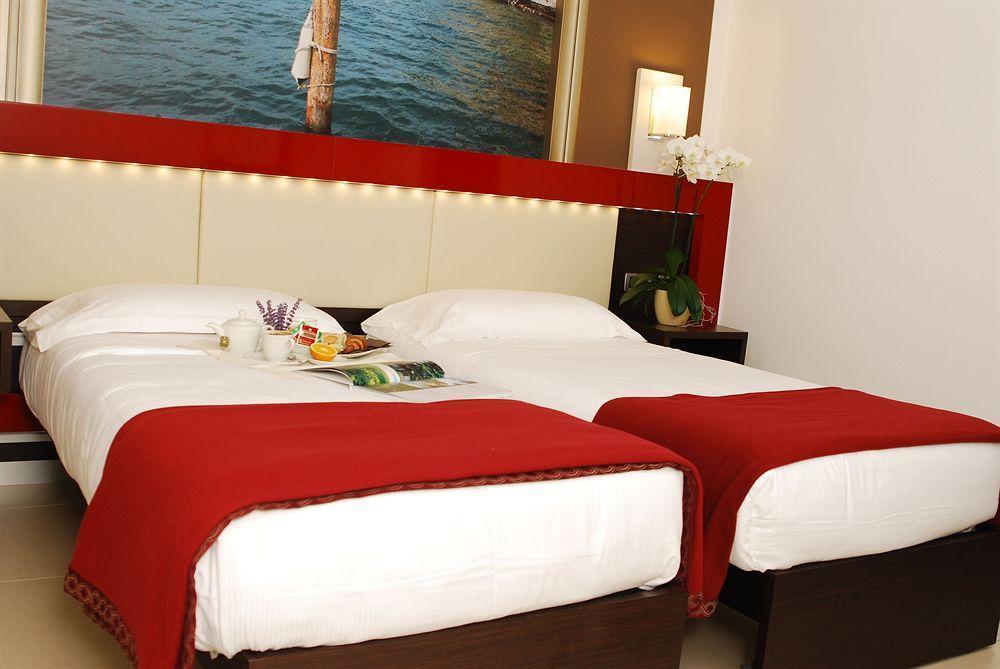 Kairos Garda Hotel Castelnuovo del Garda Ngoại thất bức ảnh