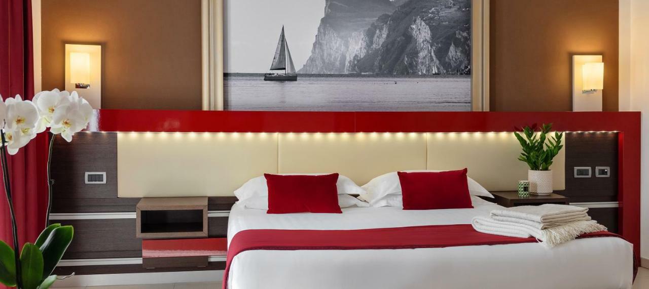 Kairos Garda Hotel Castelnuovo del Garda Ngoại thất bức ảnh